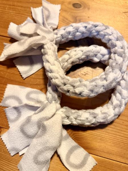 Fleecebringsel grau-weiss Ring