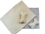 Hundedecke mit Kuschelknochen Handarbeit - Ton in Ton beige